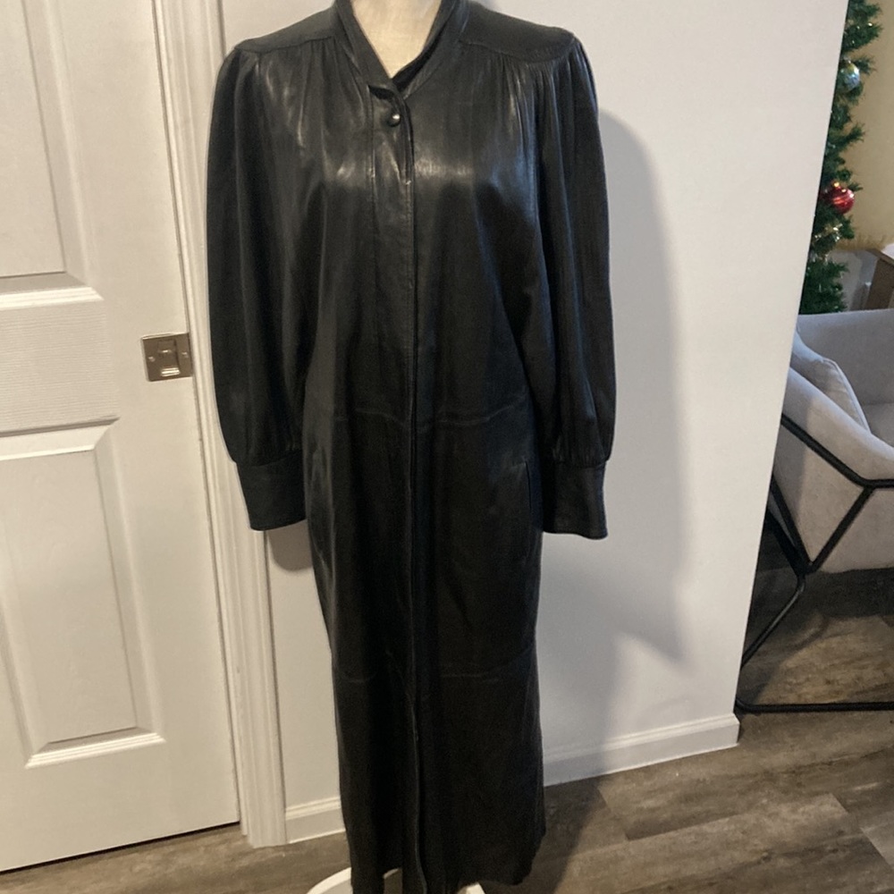 beautiful vintage Anna Lotkin full length leather coat M